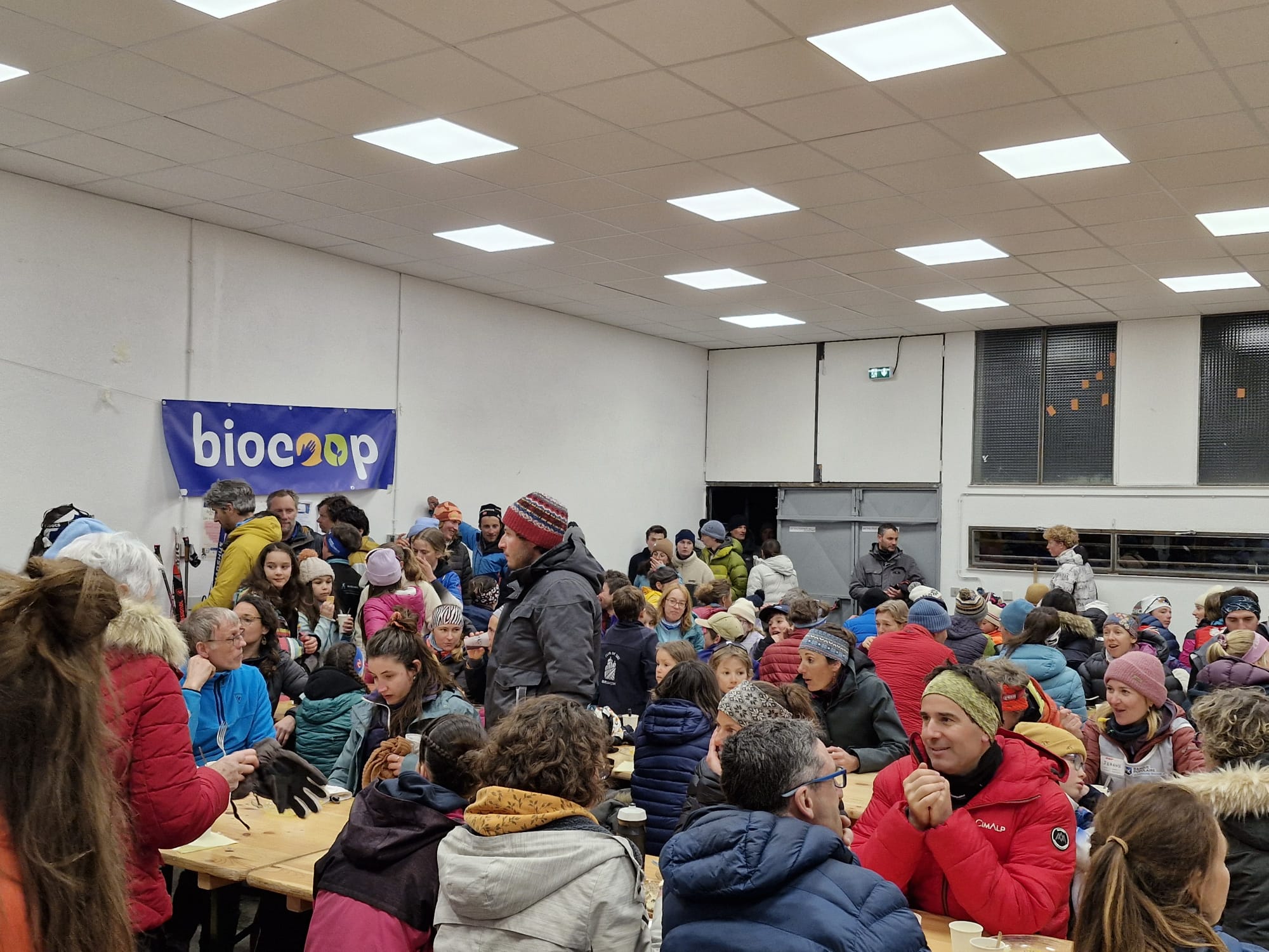 PHOTO-2026-02-25-10-44-20 2 repas nocturnes Clarée personnes qui mangent